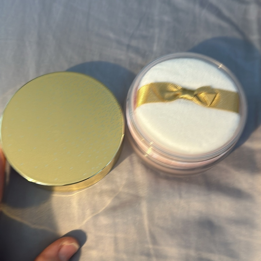 Sold! **** New and sealed Ester Lauder Powder